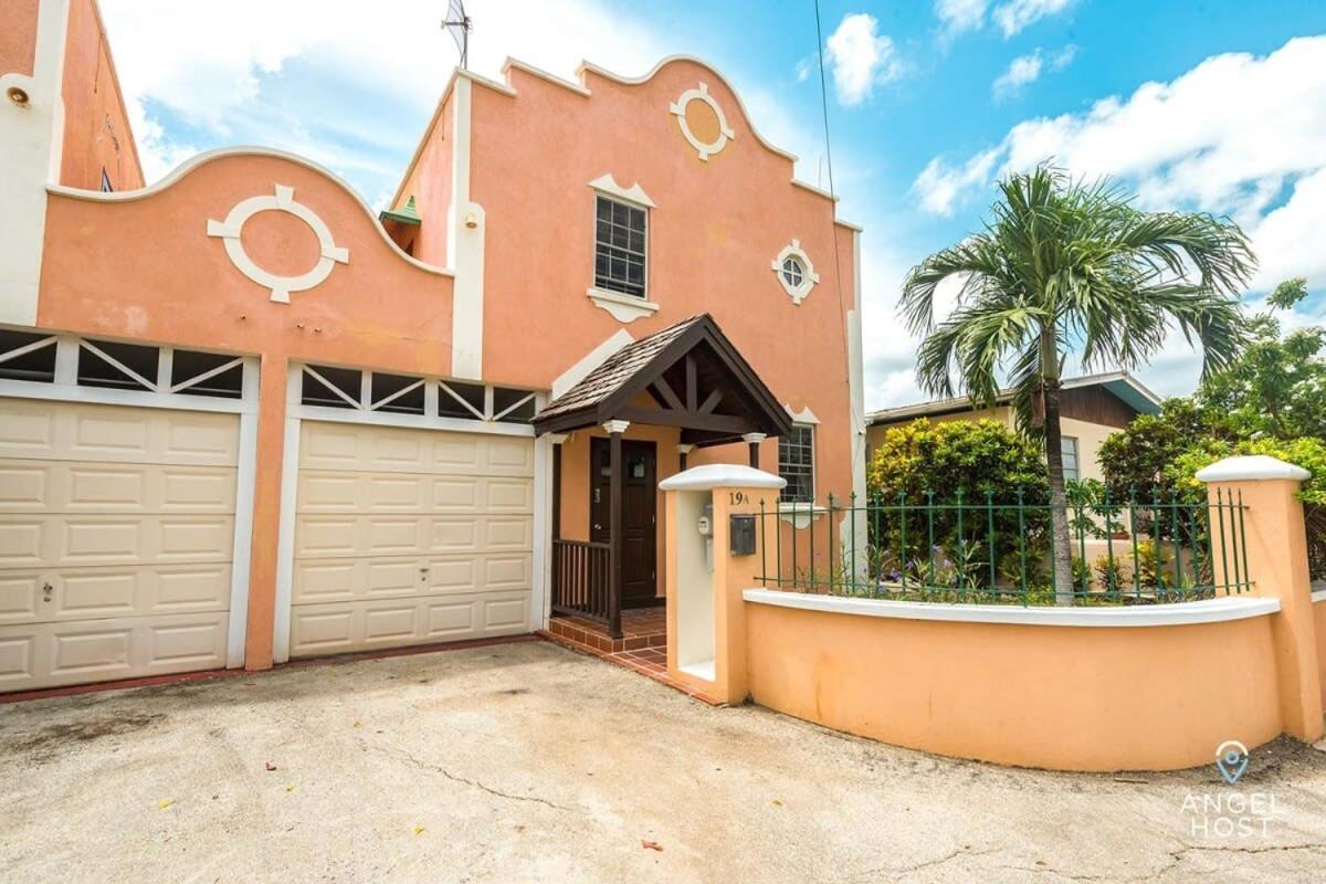 2-Story Townhome With Private Pool, Ideal For Group! Christ Church Bagian luar foto