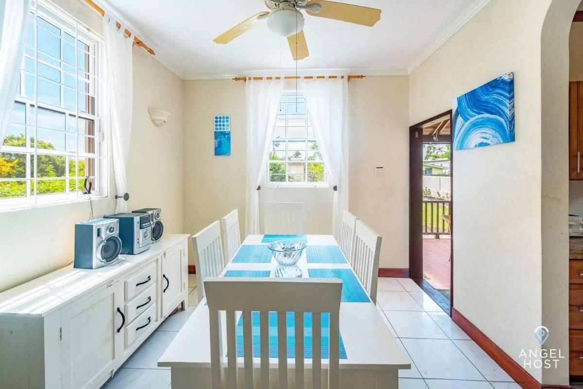 2-Story Townhome With Private Pool, Ideal For Group! Christ Church Bagian luar foto