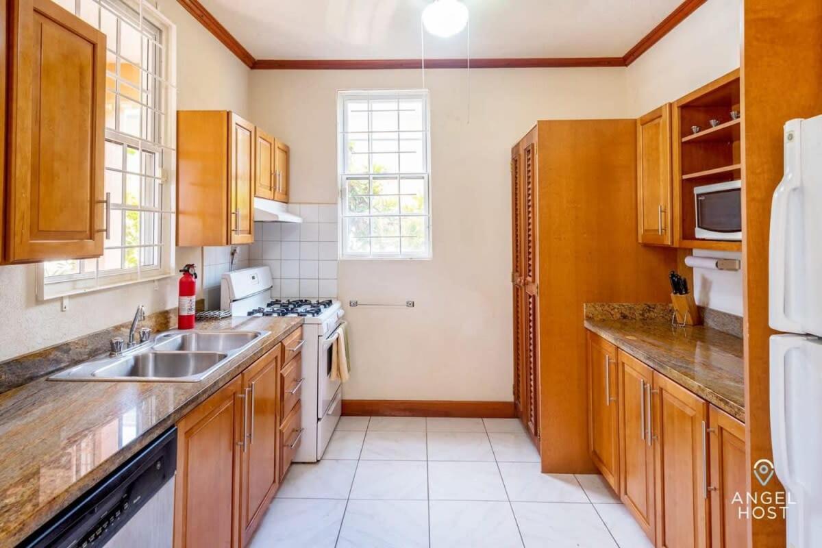 2-Story Townhome With Private Pool, Ideal For Group! Christ Church Bagian luar foto