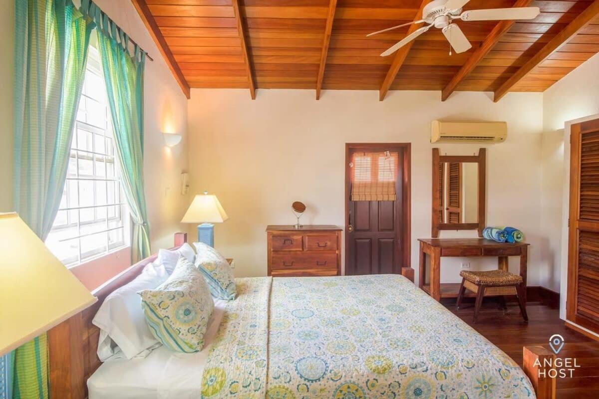 2-Story Townhome With Private Pool, Ideal For Group! Christ Church Bagian luar foto