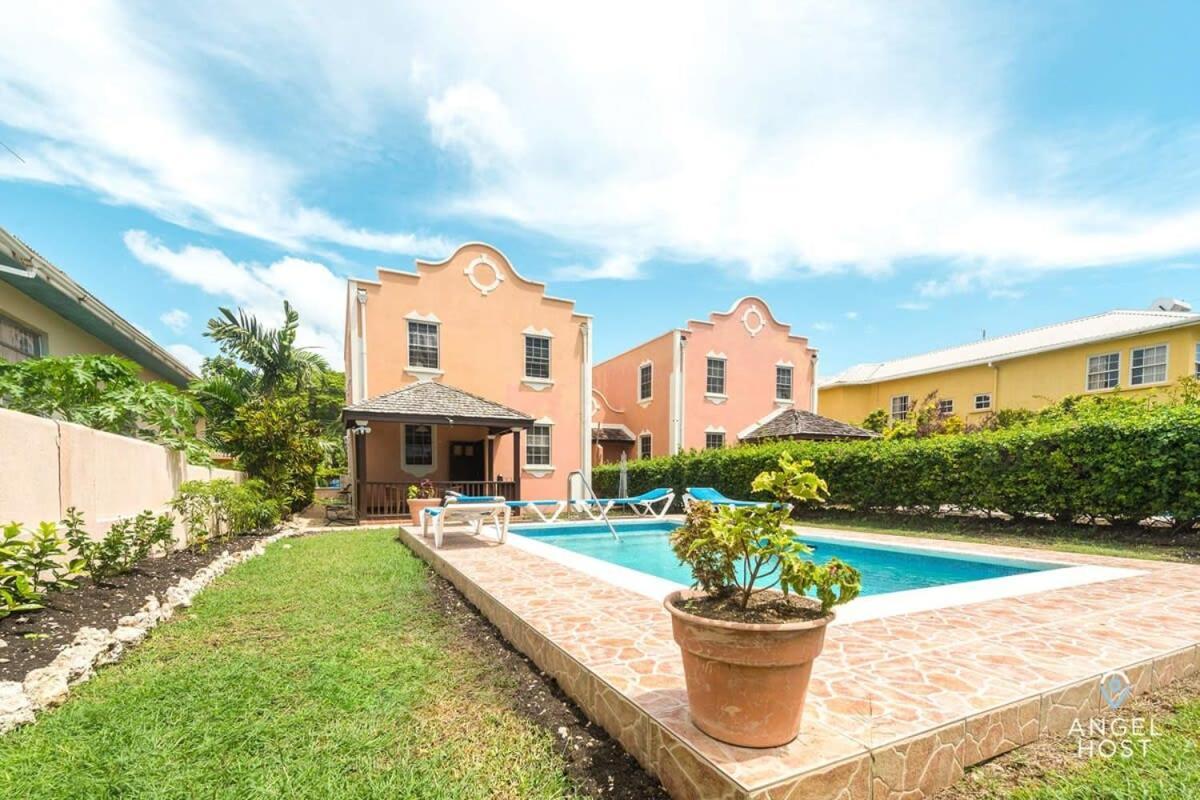 2-Story Townhome With Private Pool, Ideal For Group! Christ Church Bagian luar foto